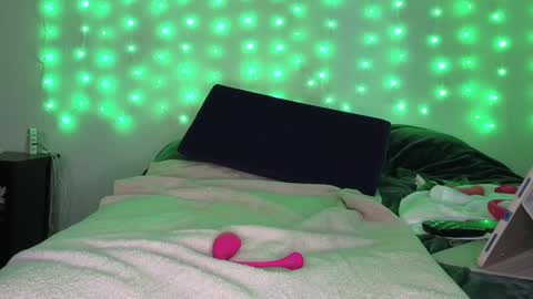 Shauna online show from February 9, 2025, 5:43 pm