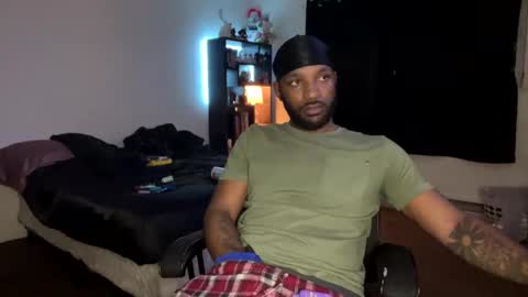 Snapshot of luverboibbc chatting on February 16, 2025, 2:53 am luverboi online show from February 16, 2025, 2:53 am