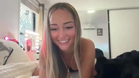 Snapshot of luvlivvyy chatting on December 15, 2025, 10:47 pm Livvyy online show from December 15, 2025, 10:47 pm