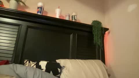 luvrxstarx online show from December 2, 2025, 3:34 am