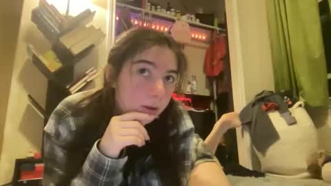 luvrxstarx online show from December 23, 2025, 5:49 am