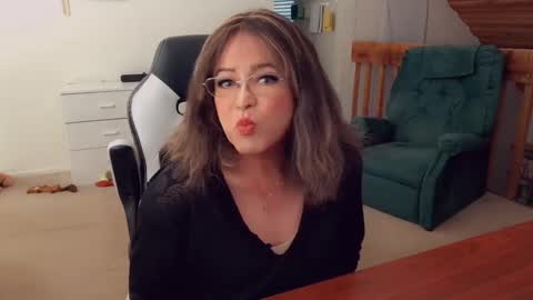 Britney online show from September 28, 2025, 7:41 pm