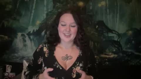 Snapshot of luvvvmia chatting on October 17, 2025, 8:33 pm luvvvmia online show from October 17, 2025, 8:33 pm