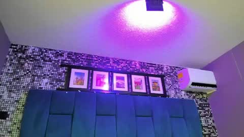 lux_bitchx online show from April 1, 2026, 9:23 pm