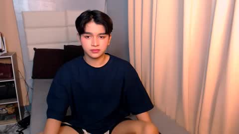 queen lux online show from March 9, 2025, 3:05 pm