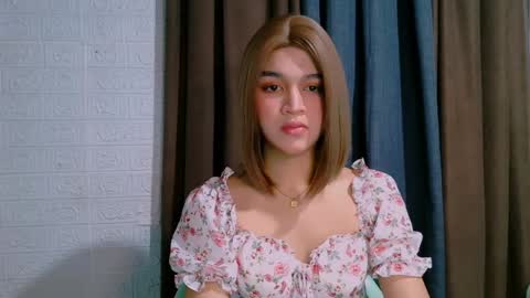 queen lux online show from April 3, 2026, 1:42 pm