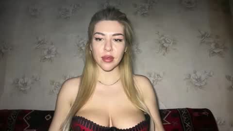 Snapshot of luxsonyastar chatting on February 3, 2026, 8:36 pm LuxSonyaStar online show from February 3, 2026, 8:36 pm