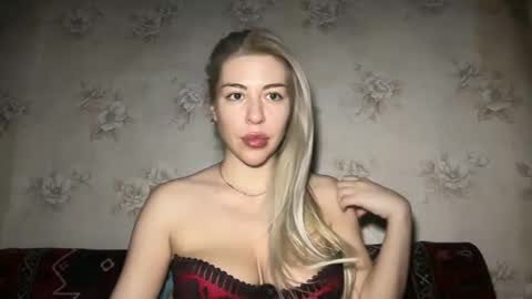 Snapshot of luxsonyastar chatting on February 9, 2026, 1:15 pm LuxSonyaStar online show from February 9, 2026, 1:15 pm