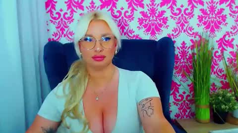 Luxuriaa online show from December 30, 2024, 6:05 pm