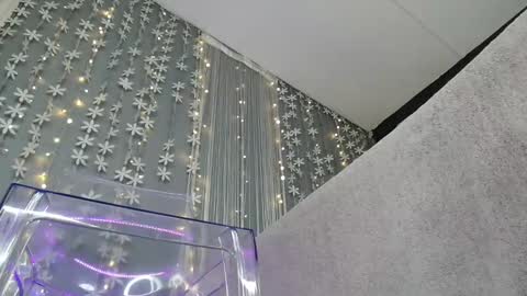 Lux for your fun online show from December 12, 2024, 10:24 am