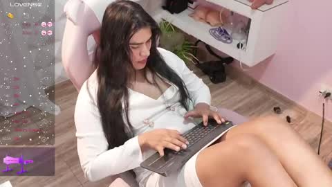 Snapshot of luz_celeste_ chatting on April 19, 2026, 6:10 pm Luz online show from April 19, 2026, 6:10 pm