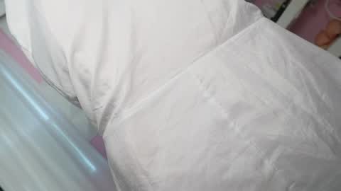 Snapshot of luz_celeste_ chatting on May 5, 2026, 10:51 pm Luz online show from May 5, 2026, 10:51 pm