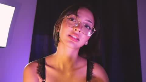 lyalee__ online show from May 27, 2026, 1:57 am