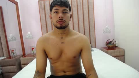 lyam_saenz online show from November 5, 2025, 8:42 pm