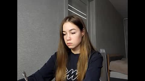 Snapshot of lydabitting chatting on December 19, 2025, 3:46 am Mia online show from December 19, 2025, 3:46 am