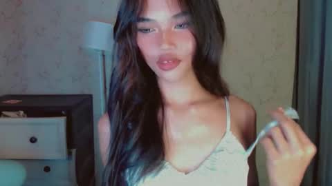 Snapshot of lykaloops chatting on March 1, 2026, 9:44 am LYKA LOOPS online show from March 1, 2026, 9:44 am