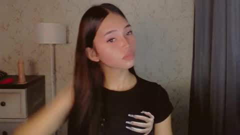 Snapshot of lykaloops chatting on April 4, 2026, 10:57 am LYKA LOOPS online show from April 4, 2026, 10:57 am