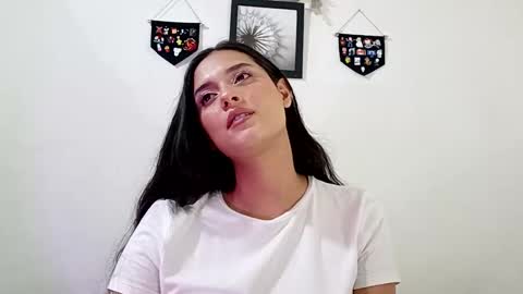 Snapshot of lyla205 chatting on January 14, 2025, 2:19 am lyla online show from January 14, 2025, 2:19 am