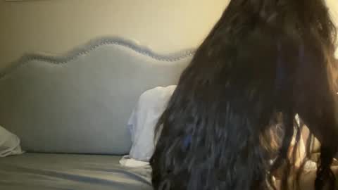 Olivia online show from November 23, 2025, 6:57 am