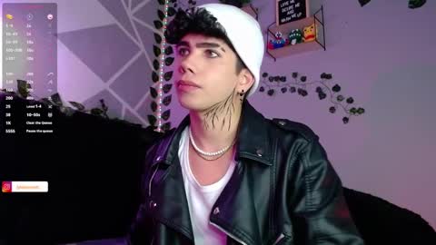 Lyle Bennett Freelance Model online show from December 2, 2024, 10:39 am