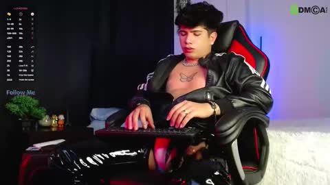 Lyle Bennett Freelance Model online show from October 9, 2025, 12:58 pm