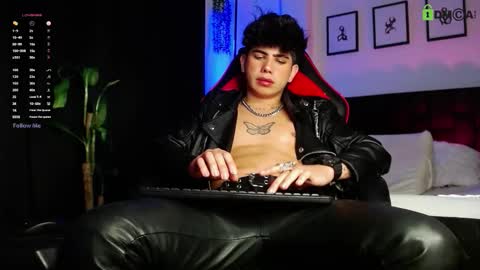 Snapshot of lylebennett_ chatting on March 18, 2026, 2:20 pm Lyle Bennett Freelance Model online show from March 18, 2026, 2:20 pm