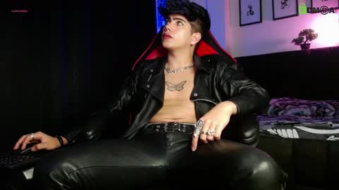 Snapshot of lylebennett_ chatting on April 16, 2026, 11:55 am Lyle Bennett Freelance Model online show from April 16, 2026, 11:55 am