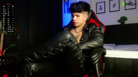 Lyle Bennett Freelance Model online show from May 11, 2026, 11:16 am