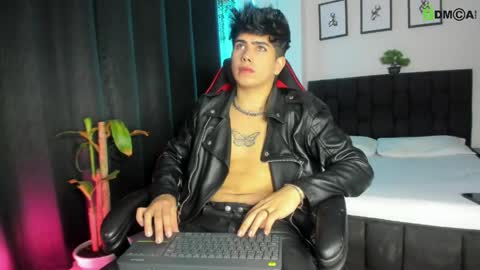 Lyle Bennett Freelance Model online show from May 24, 2026, 1:05 pm