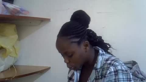 lyn_anna online show from February 8, 2026, 7:23 am