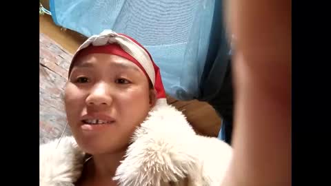 lyn_eva online show from February 12, 2026, 12:44 pm