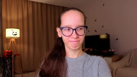 Sara online show from November 7, 2025, 4:07 pm