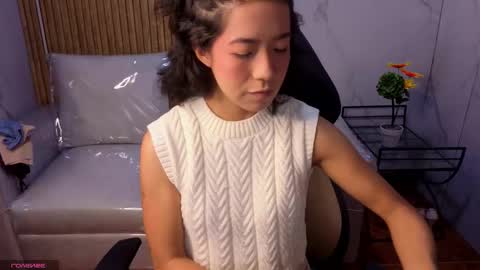 lynn_turner_ online show from February 4, 2026, 1:06 pm