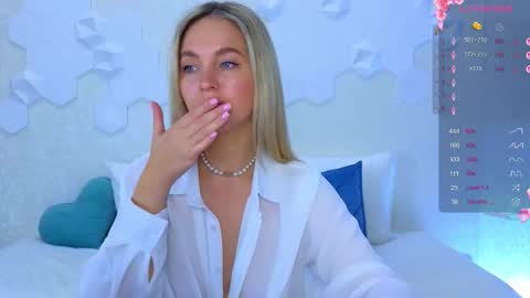 Lana online show from October 2, 2025, 2:18 am