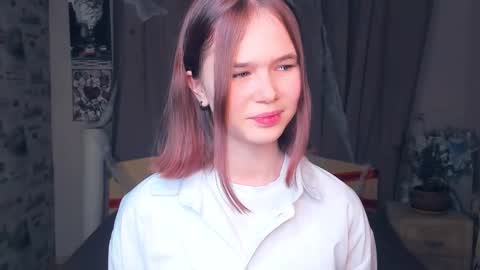 Cozy Lynns room online show from November 18, 2025, 8:19 am