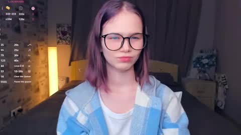 Cozy Lynns room online show from January 9, 2026, 8:06 am