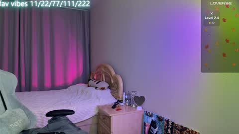 lynne_dawson online show from October 8, 2025, 4:04 pm