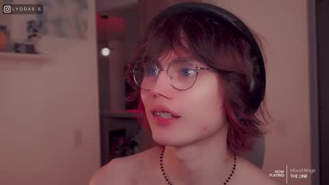 Lyodass online show from March 26, 2026, 1:22 am