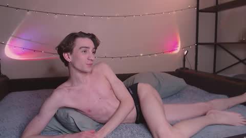 Snapshot of lyonfilm chatting on October 30, 2025, 8:20 pm KennyEliot online show from October 30, 2025, 8:20 pm