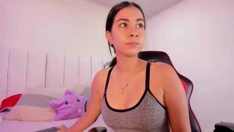 Lizzy smith  online show from September 10, 2025, 12:05 pm