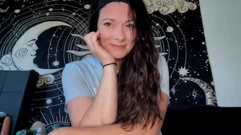 M0lly online show from November 6, 2025, 4:19 pm