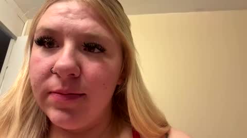 Snapshot of m1lf19 chatting on April 15, 2026, 9:04 pm m1lf19 online show from April 15, 2026, 9:04 pm