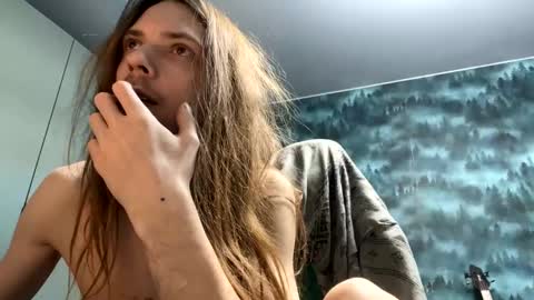 Snapshot of m1shq chatting on December 13, 2024, 5:21 pm m1shq online show from December 13, 2024, 5:21 pm