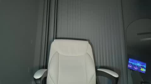 Snapshot of m_d_fl chatting on February 16, 2026, 3:02 am MD online show from February 16, 2026, 3:02 am