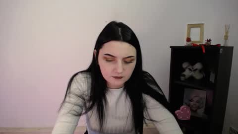 m_i_k_i_ online show from February 6, 2026, 12:52 pm