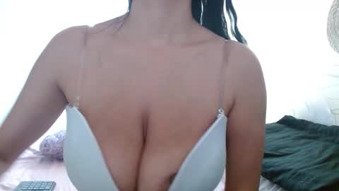 Snapshot of maaddy_thompson chatting on November 19, 2025, 4:40 pm maaddy_thompson online show from November 19, 2025, 4:40 pm