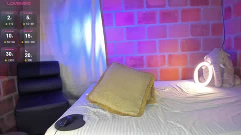 Snapshot of maax_taylor01 chatting on December 2, 2024, 11:23 am online show from December 2, 2024, 11:23 am