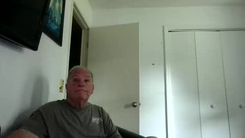 mackdocc001 online show from April 18, 2026, 7:58 pm