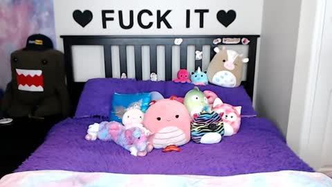 Mackenzie Wolfe online show from October 17, 2025, 4:15 am