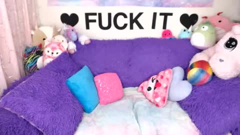 Mackenzie Wolfe online show from February 12, 2026, 3:45 am